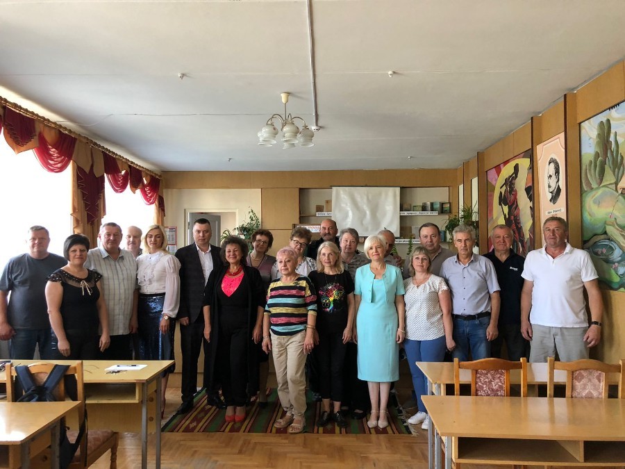 Вітаємо з Днем освітянина!