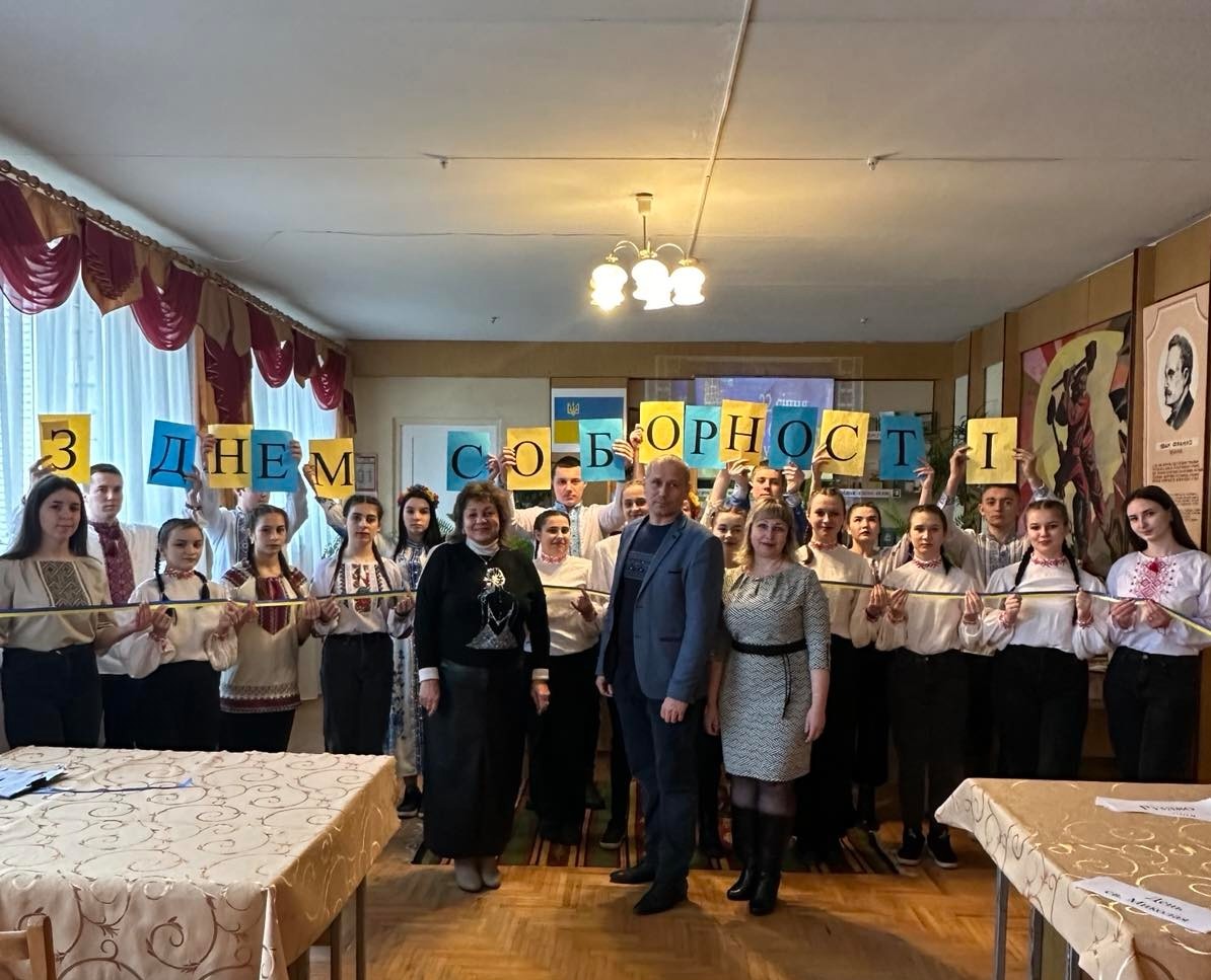 Соборність - заради незалежності, єдність - заради миру! Соборність - заради незалежності, єдність - заради миру!