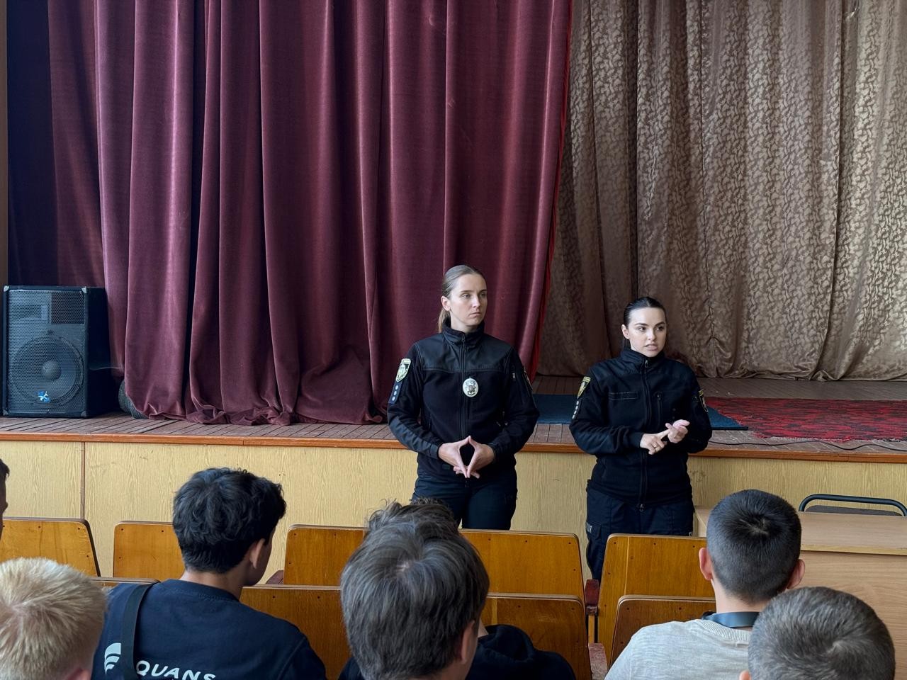 Виховуємо свідому і відповідальну молодь! Виховуємо свідому і відповідальну молодь!